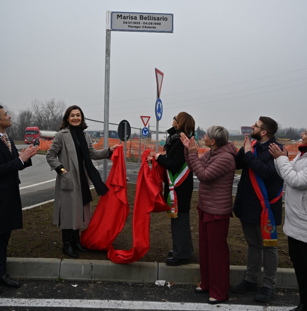 La città di Settimo Torinese ha reso omaggio a Marisa Bellisario, figura di riferimento nel panorama industriale italiano, con l'intitolazione di una nuova strada in sua memoria.